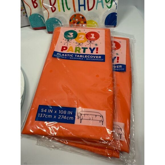 D31  Party Decorations- 6 piece set napkins plates tablecloths and cake topper - Picture 4 of 4